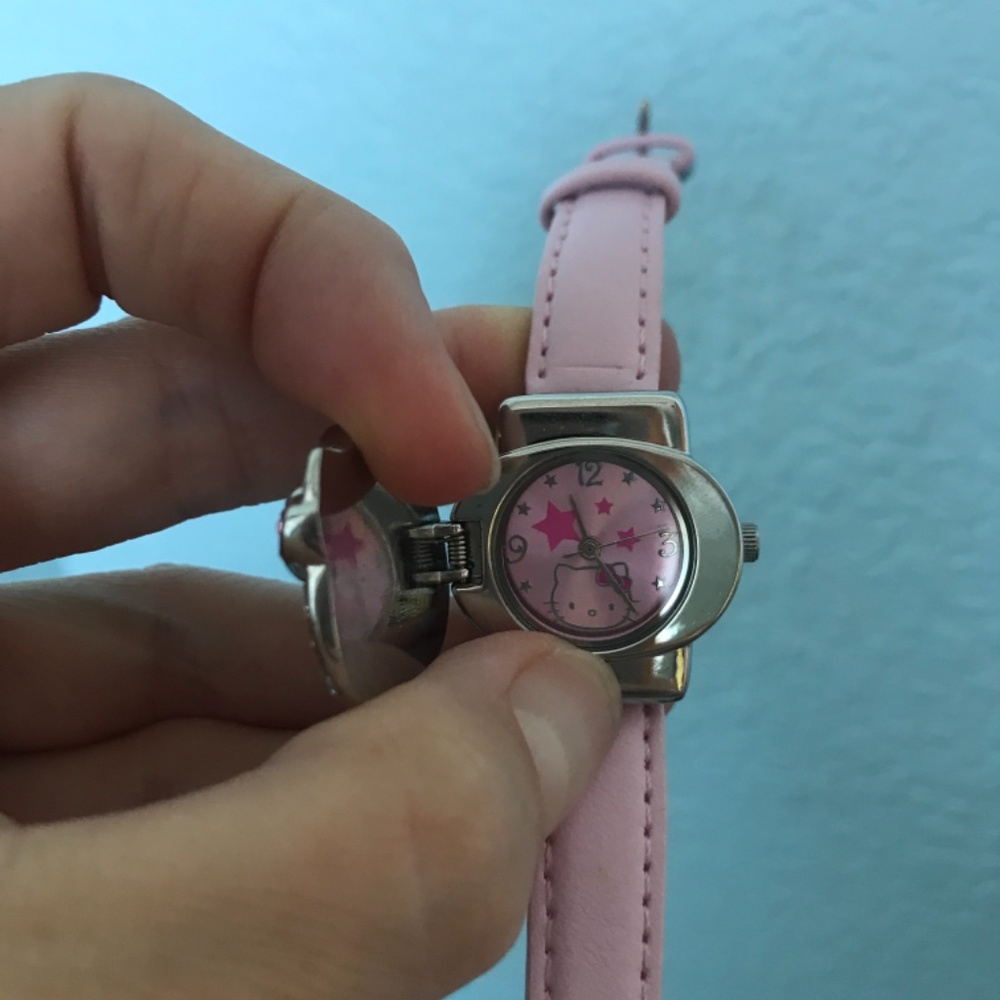 Watch Hello Kitty - Picture 3 of 4